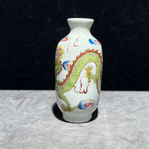 古玩陶瓷粉彩云龍紋鼻煙壺真品鑒賞圖