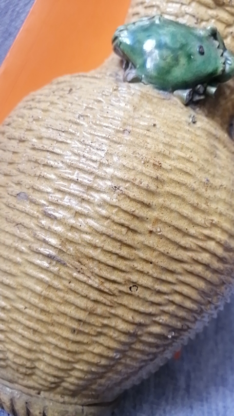 古玩陶瓷晚清石灣窯壁瓶真品鑒賞圖