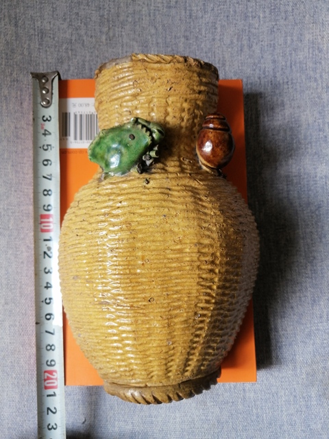 古玩陶瓷晚清石灣窯壁瓶真品鑒賞圖