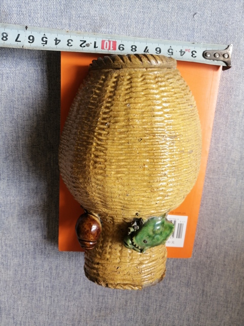 古玩陶瓷晚清石灣窯壁瓶真品鑒賞圖