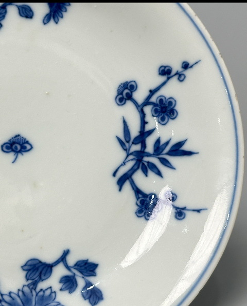 古玩陶瓷折枝花卉紋青花盤真品鑒賞圖