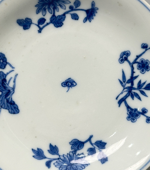 古玩陶瓷折枝花卉紋青花盤真品鑒賞圖