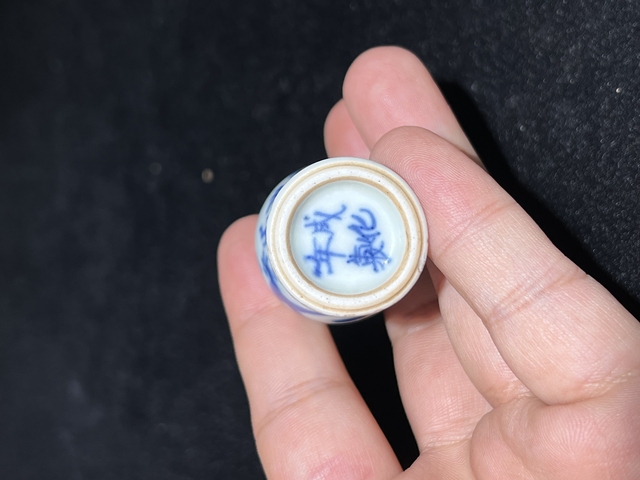 古玩陶瓷青花趕珠龍紋鳳尾瓶真品鑒賞圖