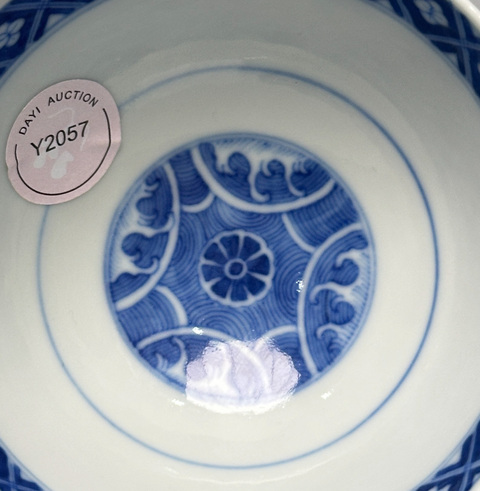 古玩陶瓷花卉紋青花碗真品鑒賞圖