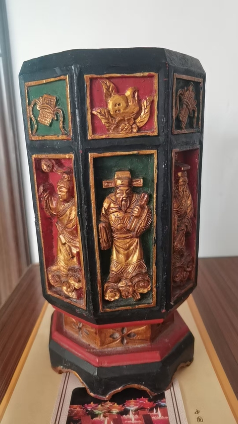 古玩雜項大漆描金雕刻貢臺拍賣，當前價格100000元