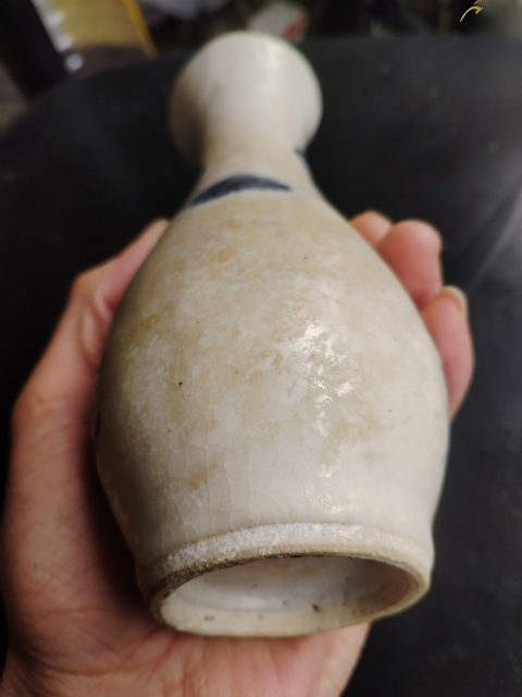 古玩陶瓷哥釉青花鹿紋瓶真品鑒賞圖