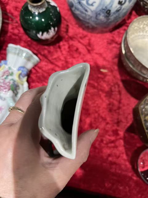 古玩陶瓷童子粉彩花卉壁瓶真品鑒賞圖