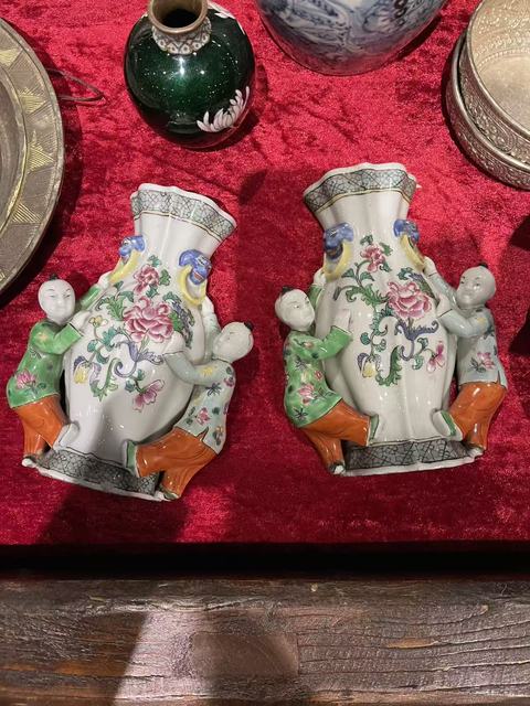 古玩陶瓷童子粉彩花卉壁瓶真品鑒賞圖