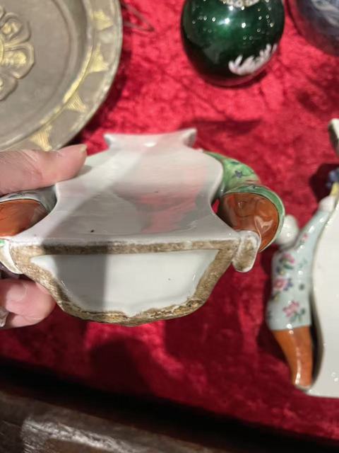 古玩陶瓷童子粉彩花卉壁瓶真品鑒賞圖