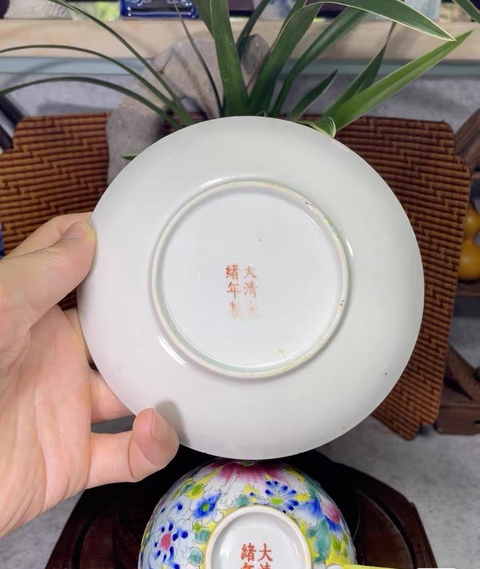 古玩陶瓷花卉紋粉彩杯盤真品鑒賞圖
