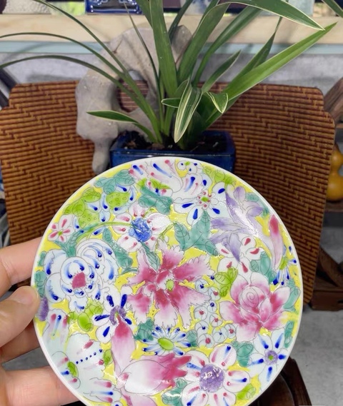 古玩陶瓷花卉紋粉彩杯盤真品鑒賞圖