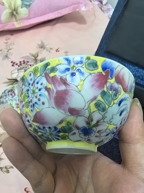 古玩陶瓷花卉紋粉彩杯盤真品鑒賞圖