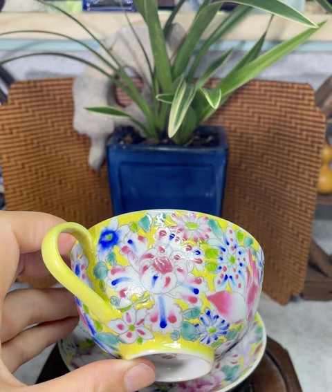 古玩陶瓷花卉紋粉彩杯盤真品鑒賞圖