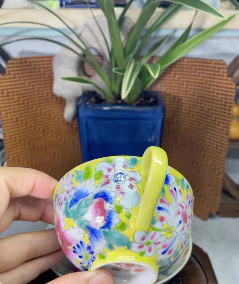 古玩陶瓷花卉紋粉彩杯盤真品鑒賞圖