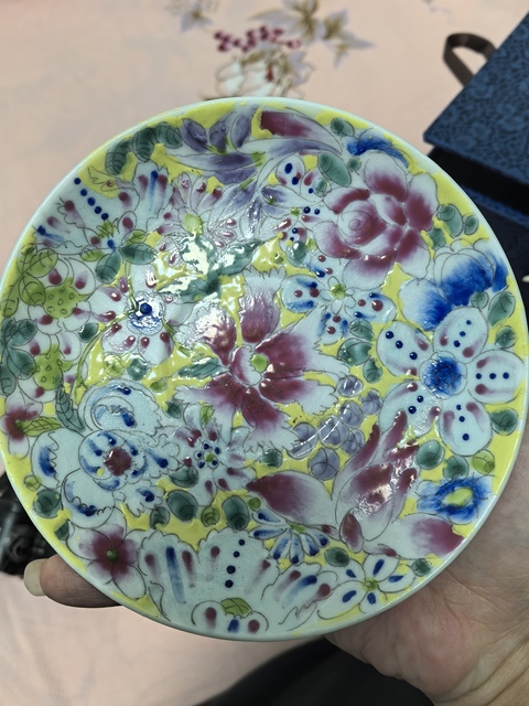 古玩陶瓷花卉紋粉彩杯盤真品鑒賞圖