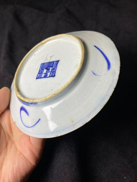 古玩陶瓷清中期花卉紋青花盤拍賣，當前價格138元