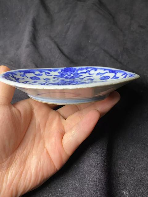 古玩陶瓷清中期花卉紋青花盤拍賣，當前價格138元