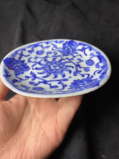 古玩陶瓷清中期花卉紋青花盤拍賣，當前價格138元