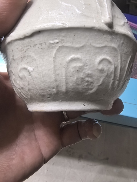 古玩陶瓷卵白釉花卉紋執壺真品鑒賞圖