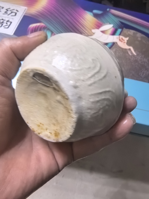 古玩陶瓷卵白釉花卉紋執壺真品鑒賞圖