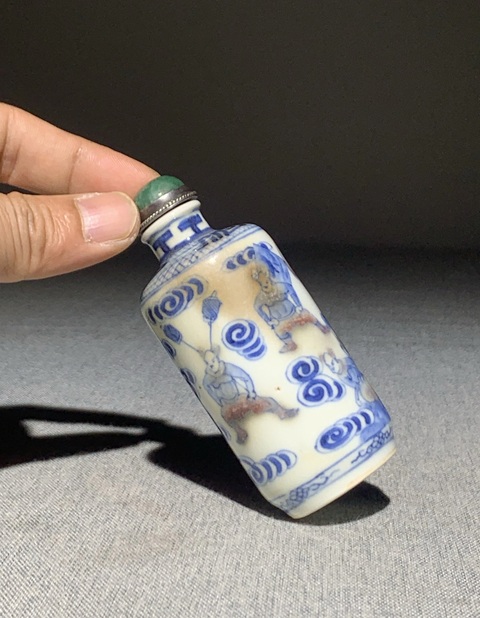 古玩陶瓷青花釉里紅人物故事紋鼻煙壺真品鑒賞圖