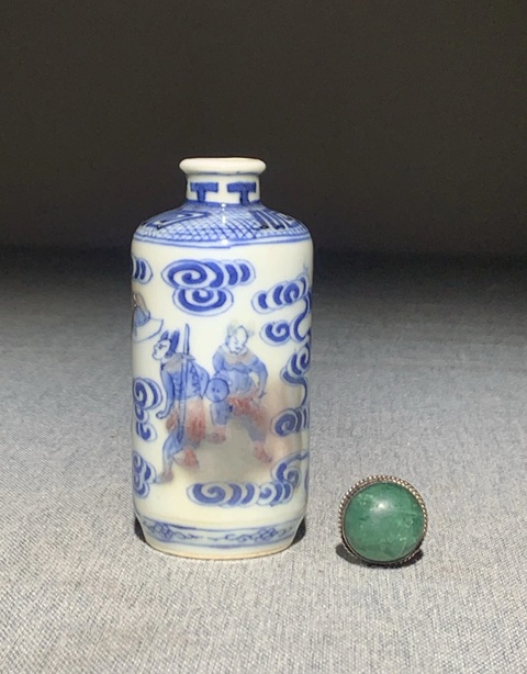 古玩陶瓷青花釉里紅人物故事紋鼻煙壺真品鑒賞圖