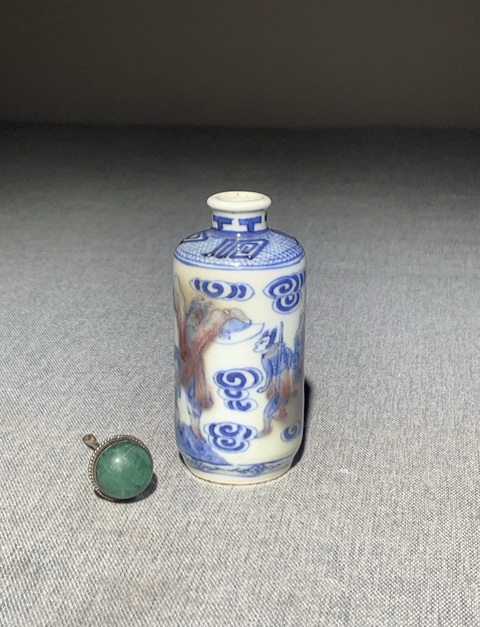 古玩陶瓷青花釉里紅人物故事紋鼻煙壺真品鑒賞圖