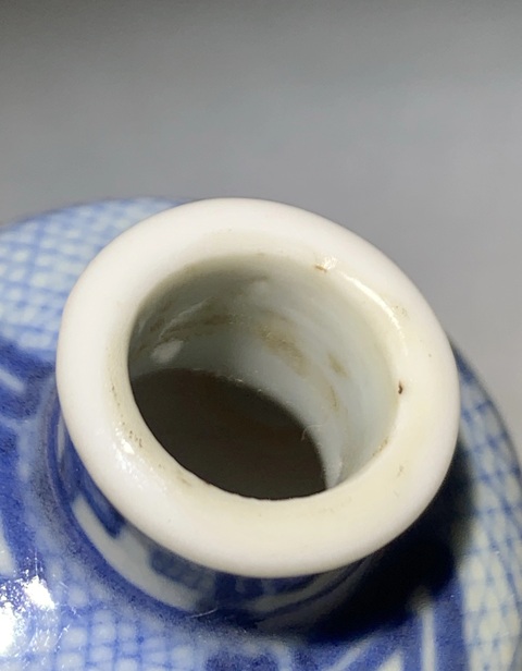 古玩陶瓷青花釉里紅人物故事紋鼻煙壺真品鑒賞圖