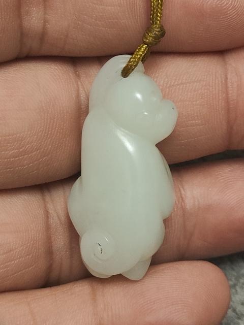 古玩玉器新疆和田玉雕“猴子掛墜”拍賣，當前價格1588元