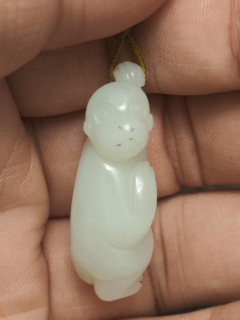 古玩玉器新疆和田玉雕“猴子掛墜”拍賣，當前價格1588元