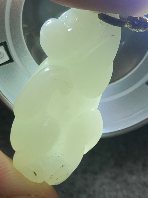 古玩玉器新疆和田玉雕“猴子掛墜”拍賣，當前價格1588元