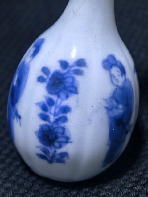 古玩陶瓷仕女花卉紋青花膽瓶真品鑒賞圖