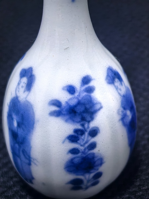 古玩陶瓷仕女花卉紋青花膽瓶真品鑒賞圖