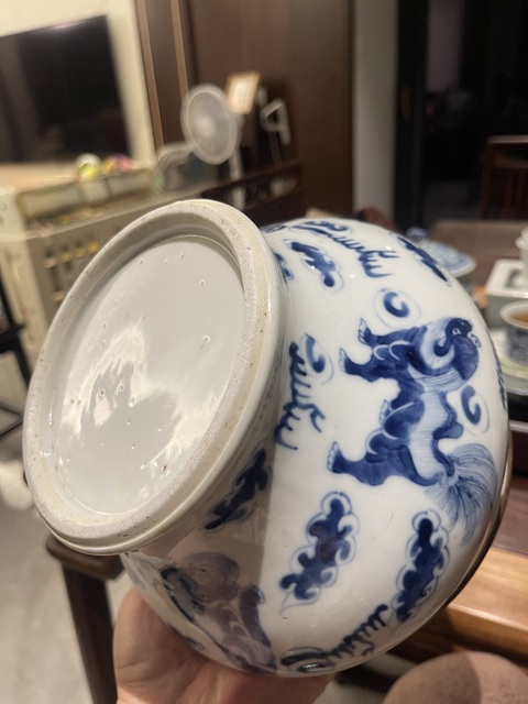 古玩陶瓷青花獅子滾銹球紋馬蹄尊真品鑒賞圖