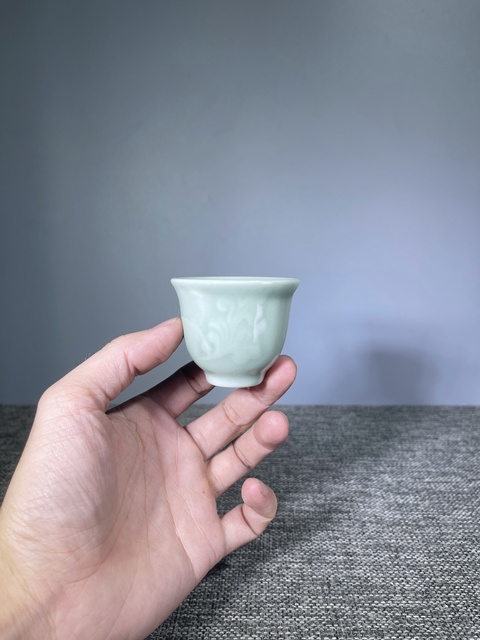 古玩陶瓷創(chuàng)匯.青釉暗刻花卉紋杯拍賣，當前價格0元