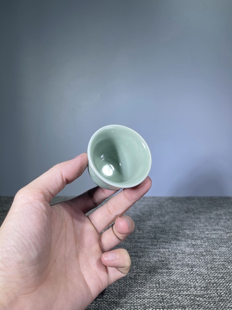 古玩陶瓷創(chuàng)匯.青釉暗刻花卉紋杯拍賣，當前價格0元