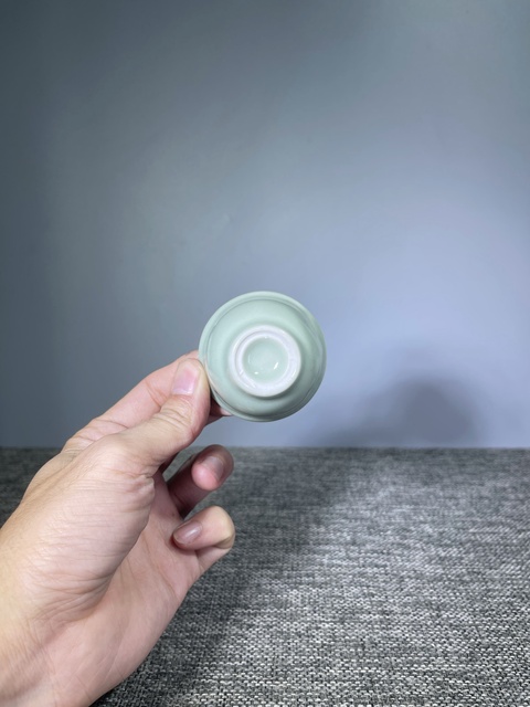 古玩陶瓷創(chuàng)匯.青釉暗刻花卉紋杯拍賣，當前價格0元