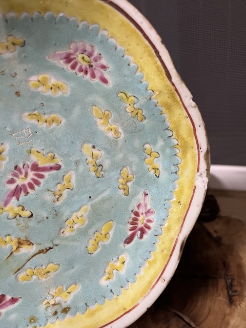 古玩陶瓷松石地粉彩花卉紋貢盤真品鑒賞圖