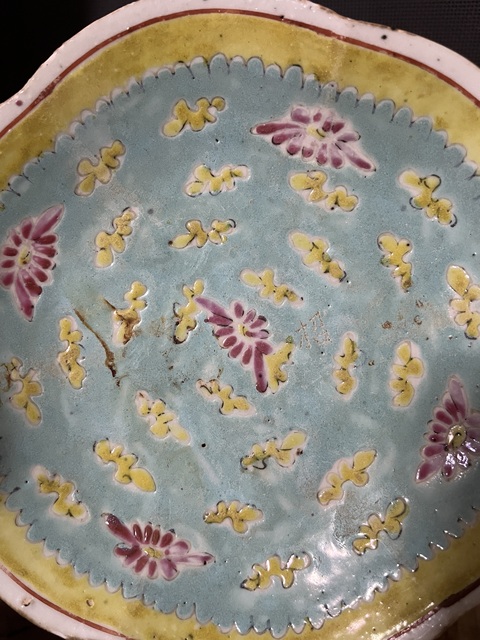 古玩陶瓷松石地粉彩花卉紋貢盤真品鑒賞圖