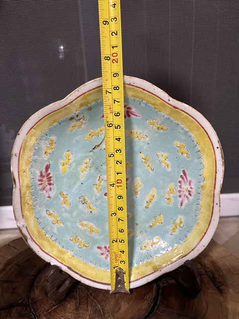 古玩陶瓷松石地粉彩花卉紋貢盤真品鑒賞圖