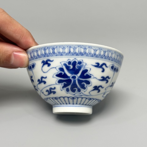 古玩陶瓷青花纏枝花卉紋蓮子碗真品鑒賞圖