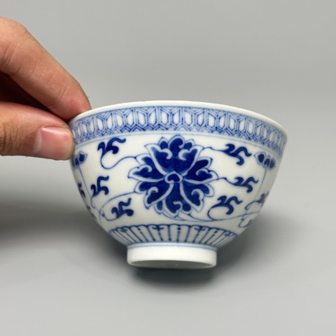 古玩陶瓷青花纏枝花卉紋蓮子碗真品鑒賞圖