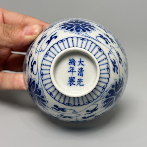 古玩陶瓷青花纏枝花卉紋蓮子碗真品鑒賞圖
