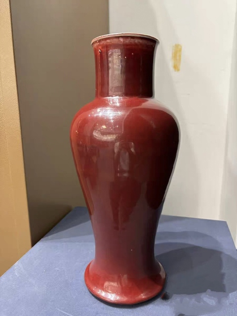 古玩陶瓷紅釉瓶真品鑒賞圖