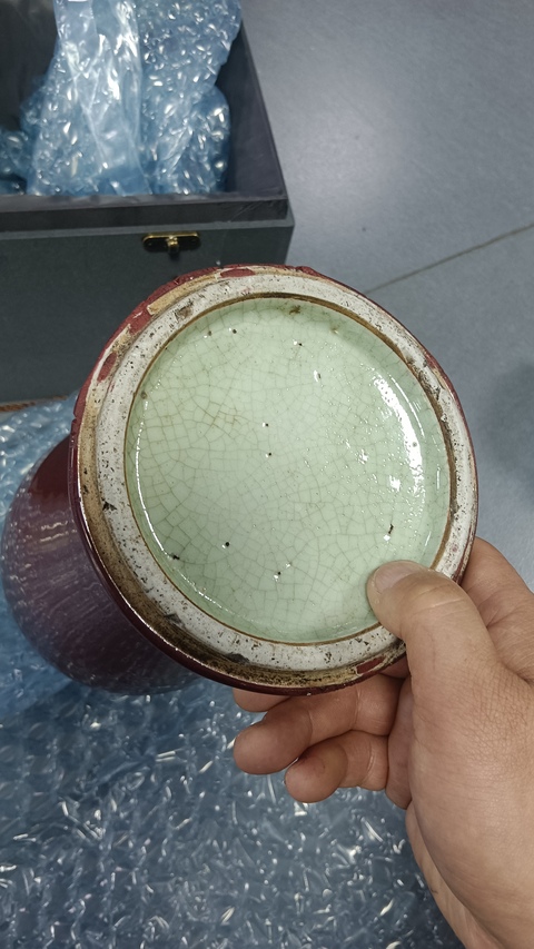 古玩陶瓷紅釉瓶真品鑒賞圖