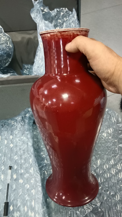 古玩陶瓷紅釉瓶真品鑒賞圖