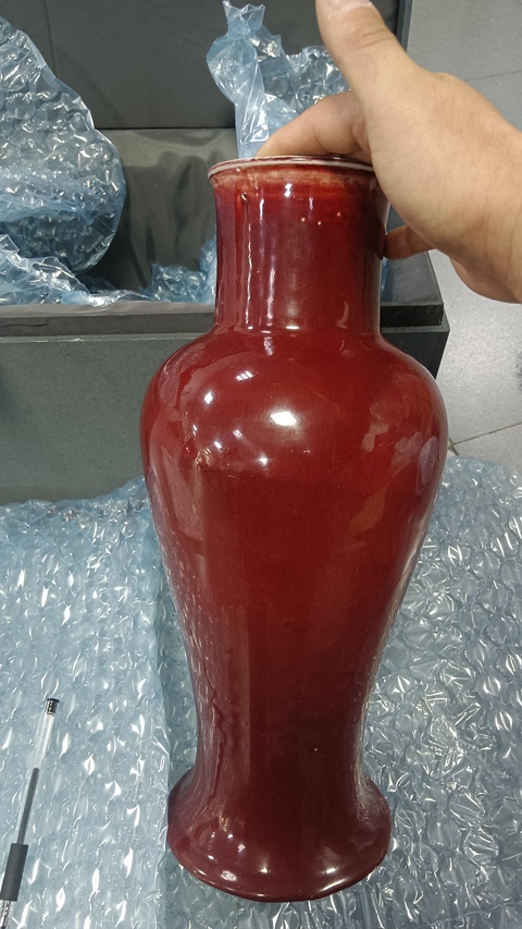 古玩陶瓷紅釉瓶真品鑒賞圖