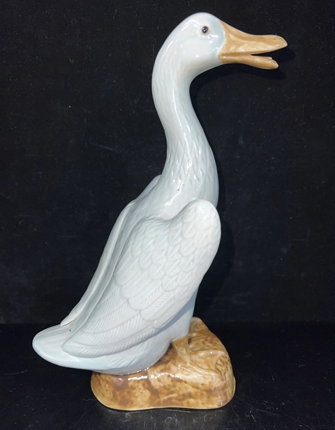 古玩陶瓷名家豆青釉瓷塑鴨子真品鑒賞圖