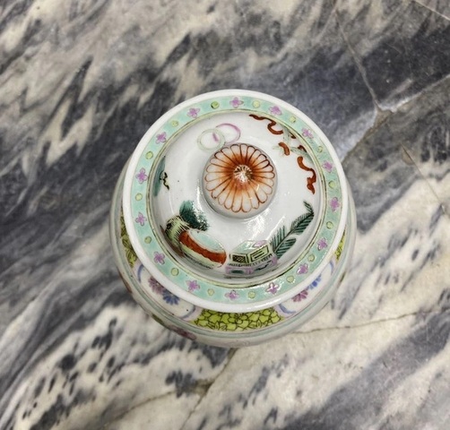 古玩陶瓷晚清粉彩博古圖蓋罐拍賣，當(dāng)前價格2888元