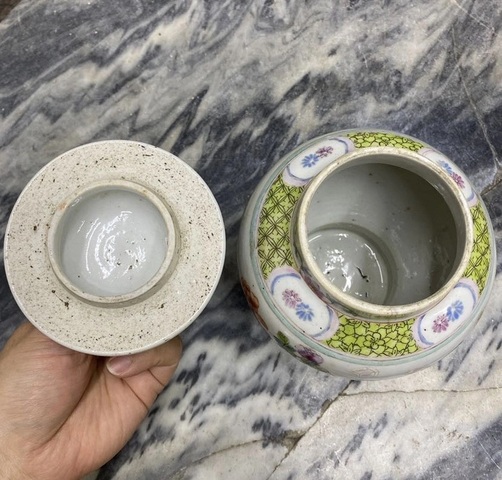古玩陶瓷晚清粉彩博古圖蓋罐拍賣，當(dāng)前價格2888元